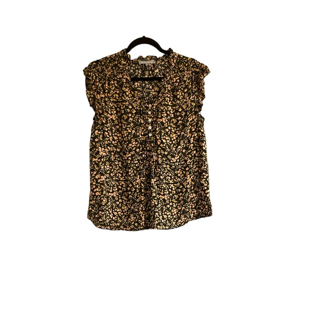 Daniel Rainn women’s top size XL.